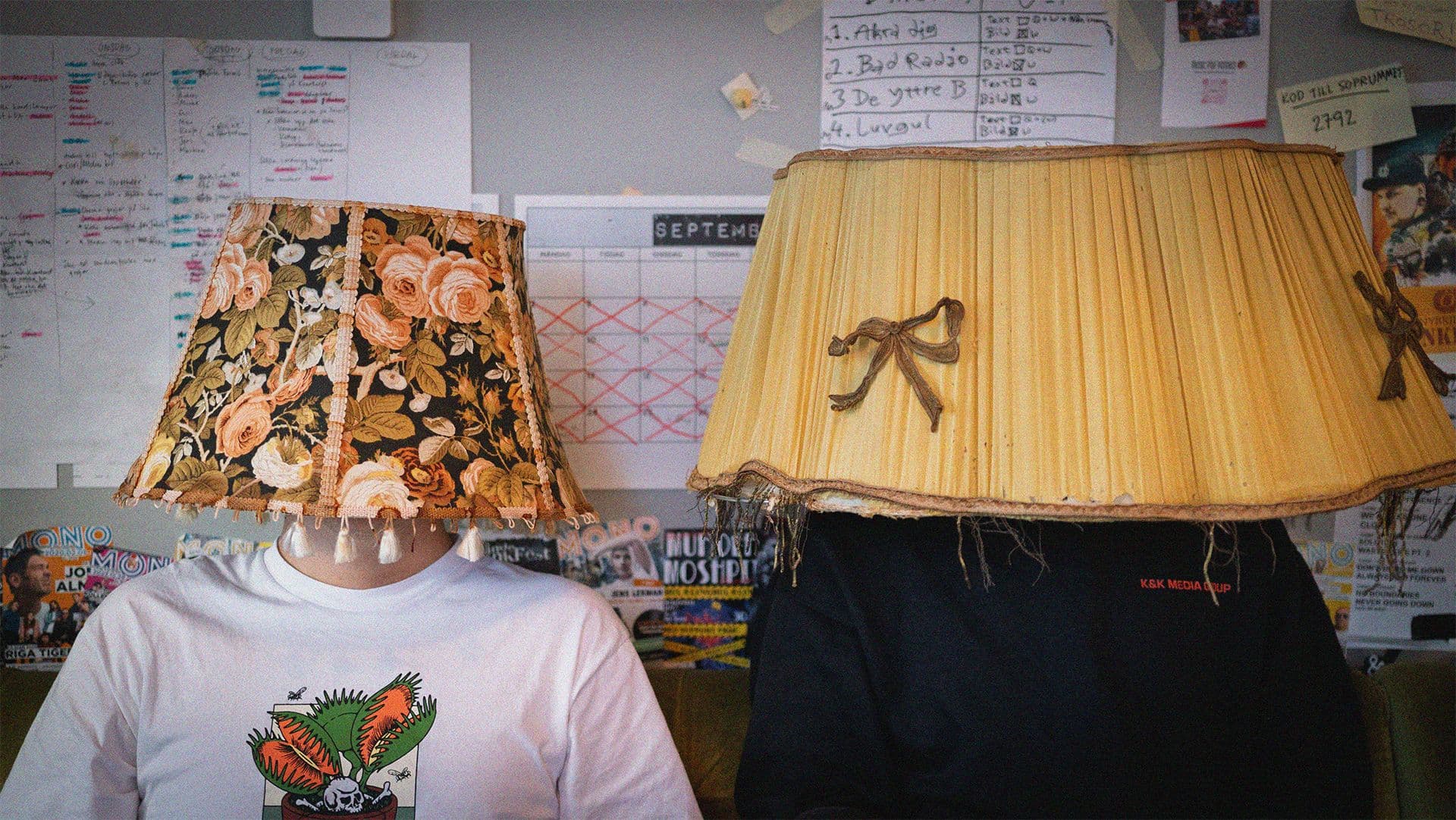 Kontoret - personal med lampskärmar